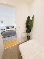 Captivating 1-bed Apartment in Slough With Kingbed