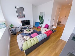 Captivating 1-bed Apartment in Slough With Kingbed