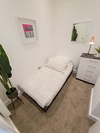 Captivating 1-bed Apartment in Slough With Kingbed