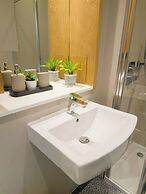 Captivating 1-bed Apartment in Slough With Kingbed