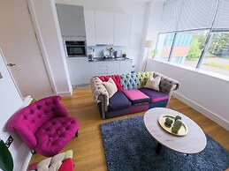 Captivating 1-bed Apartment in Slough With Kingbed