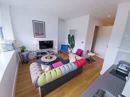 Captivating 1-bed Apartment in Slough With Kingbed