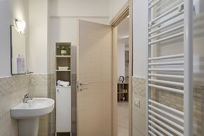 Comfy Apartment Near the Harbor by Wonderful Italy