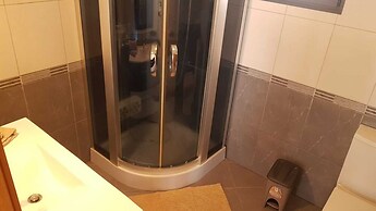 Remarkable 3-bed House in Machico