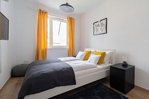 WestSide Garden Apartments by Urbanrent