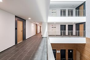 WestSide Garden Apartments by Urbanrent