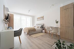 WestSide Garden Apartments by Urbanrent