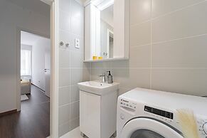 WestSide Garden Apartments by Urbanrent