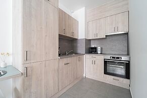 WestSide Garden Apartments by Urbanrent