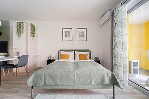 WestSide Garden Apartments by Urbanrent