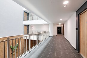 WestSide Garden Apartments by Urbanrent