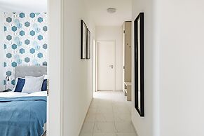 WestSide Garden Apartments by Urbanrent