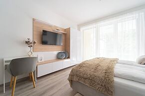 WestSide Garden Apartments by Urbanrent