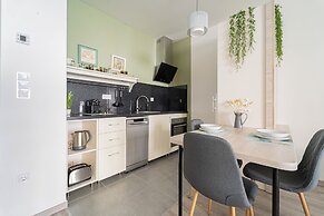 WestSide Garden Apartments by Urbanrent