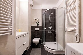 WestSide Garden Apartments by Urbanrent