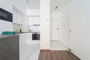 WestSide Garden Apartments by Urbanrent