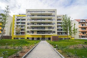 WestSide Garden Apartments by Urbanrent