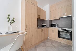 WestSide Garden Apartments by Urbanrent