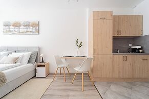 WestSide Garden Apartments by Urbanrent