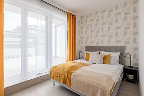 WestSide Garden Apartments by Urbanrent