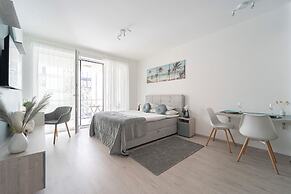 WestSide Garden Apartments by Urbanrent