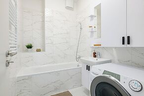 WestSide Garden Apartments by Urbanrent