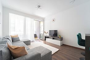 WestSide Garden Apartments by Urbanrent