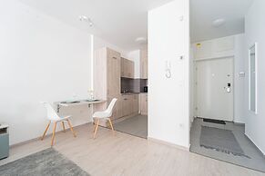 WestSide Garden Apartments by Urbanrent