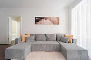 WestSide Garden Apartments by Urbanrent