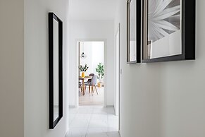 WestSide Garden Apartments by Urbanrent