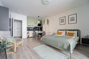 WestSide Garden Apartments by Urbanrent