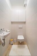 WestSide Garden Apartments by Urbanrent