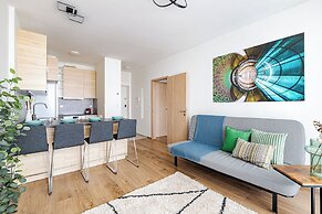 WestSide Garden Apartments by Urbanrent
