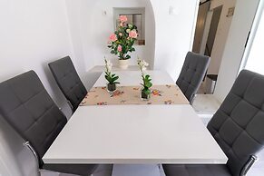 Little Venice Cosy House Above the Waves