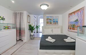 Little Venice Cosy House Above the Waves