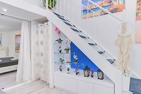 Little Venice Cosy House Above the Waves