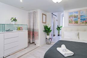 Little Venice Cosy House Above the Waves