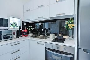 Little Venice Cosy House Above the Waves