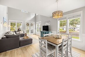 1298 Laurel Grove 3 Bedroom Home by RedAwning