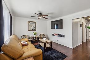 Queen G2 Mansion 3 Bedroom Home by RedAwning