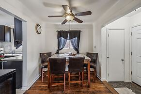 Queen G2 Mansion 3 Bedroom Home by RedAwning