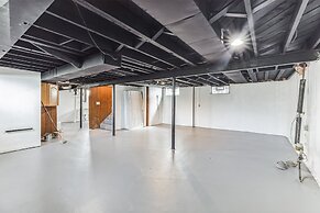 Queen G2 Mansion 3 Bedroom Home by RedAwning