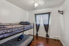 Queen G2 Mansion 3 Bedroom Home by RedAwning