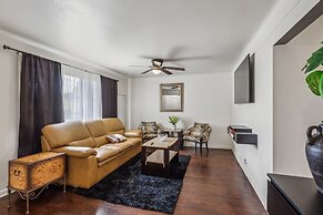 Queen G2 Mansion 3 Bedroom Home by RedAwning