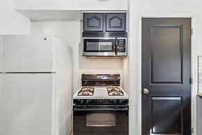 Queen G2 Mansion 3 Bedroom Home by RedAwning