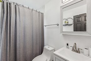 Queen G2 Mansion 3 Bedroom Home by RedAwning