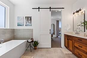 The Sapphire Blanc 5 Bedroom Home