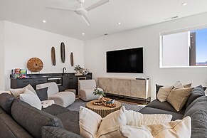 The Sapphire Blanc 5 Bedroom Home