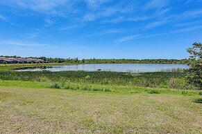 Near Disney & Legoland: Spacious Poolside Oasis!