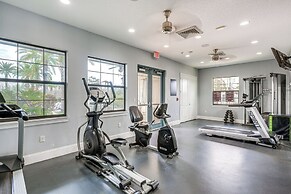 Near Disney & Legoland: Spacious Poolside Oasis!